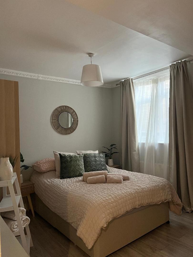 London Property Apartments For Up To 6, Next To Big Ben & London Eye Londres Exterior foto