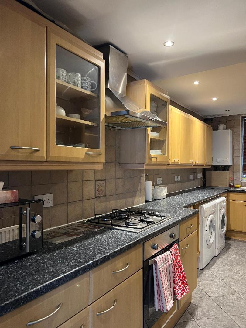 London Property Apartments For Up To 6, Next To Big Ben & London Eye Londres Exterior foto